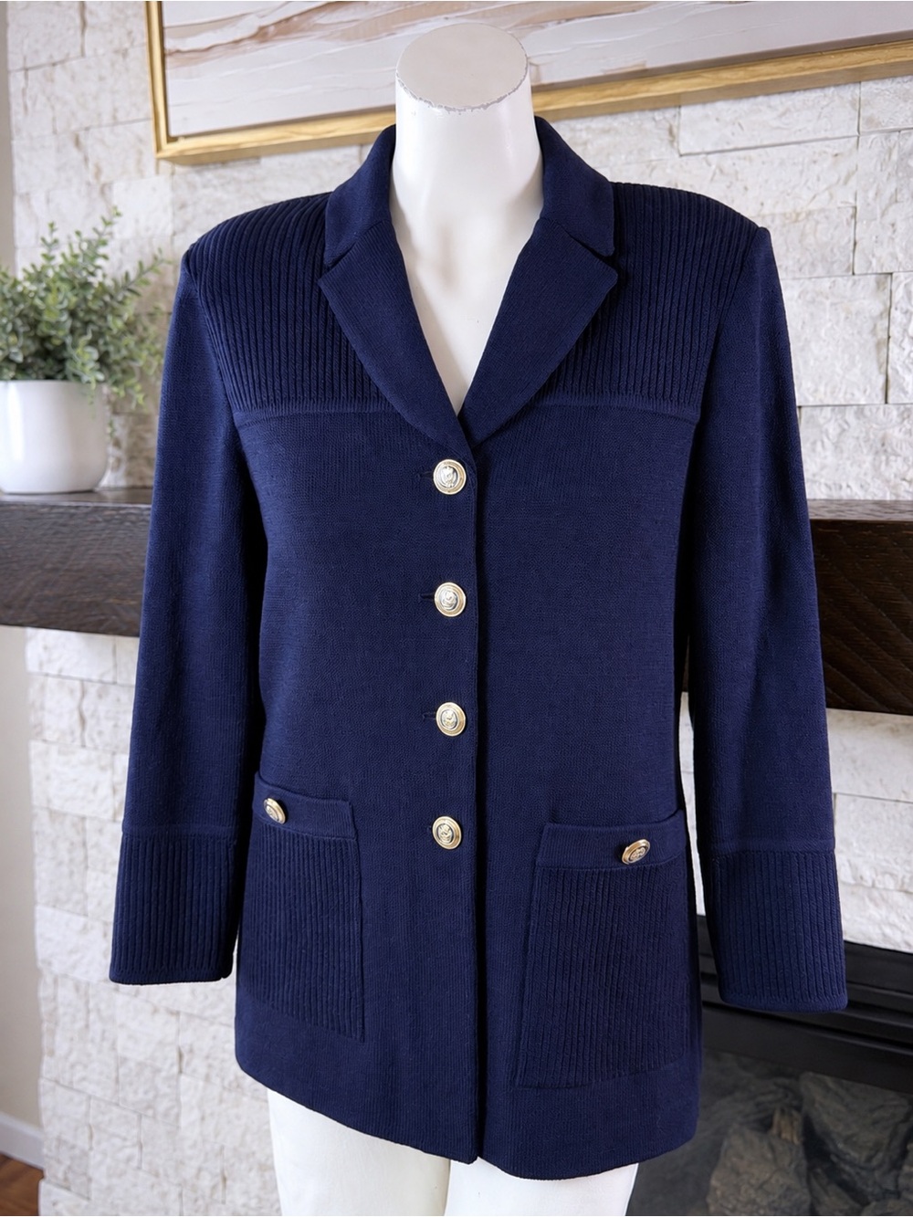 St. John Santana Knit Navy Blazer Jacket Gold Crest Buttons Size 6